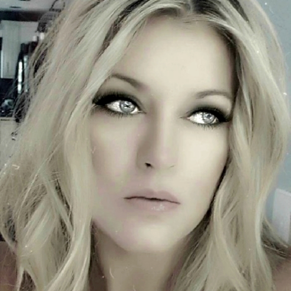 Meet your Posher, Lisa - Picture 1 of 1